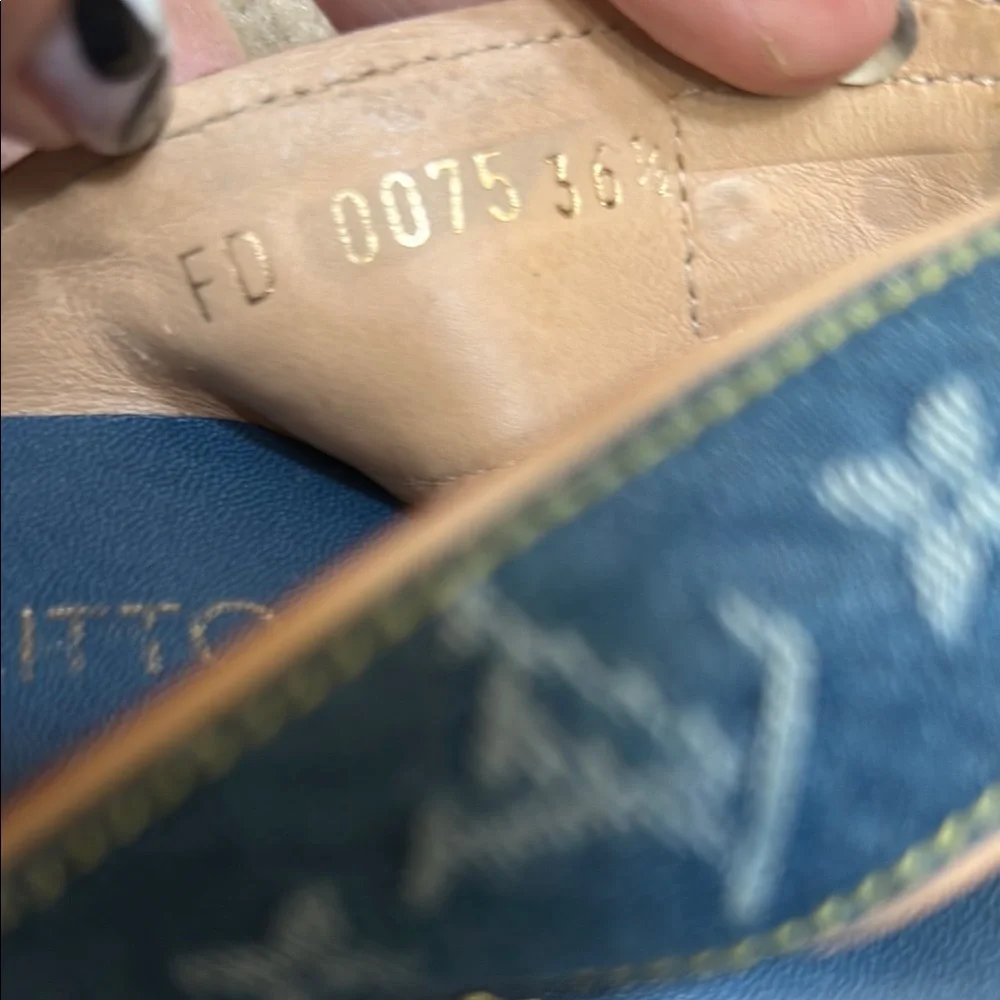 Louis Vuitton Blue Monogram Denim Thong Sandals - Picture 3 of 7